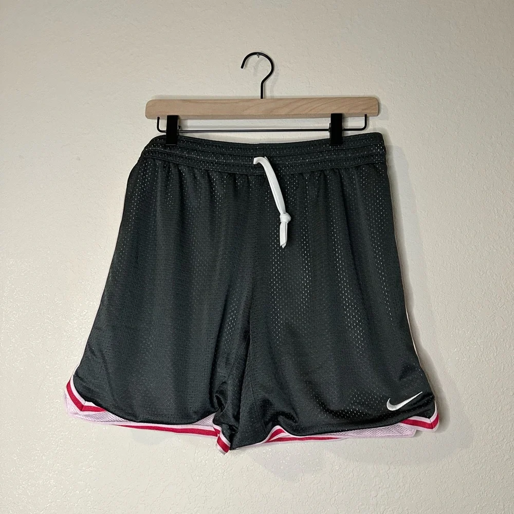 💫Nike Grey Basketball Mesh Gym Shorts Size Medium